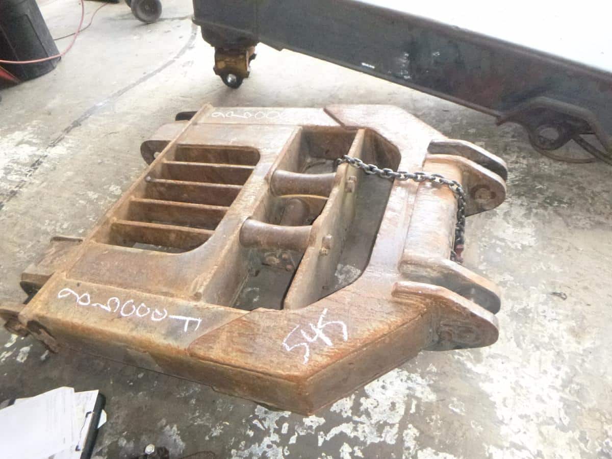 CAT 545 Boom and Arch