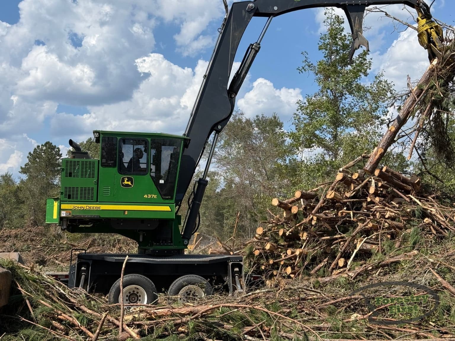 2022 Deere 437E